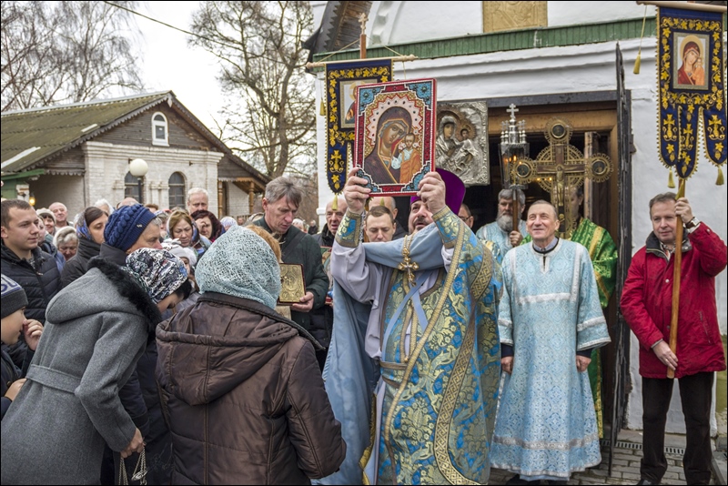 Празднование в честь Казанской иконы Божией Матери в селе Шеметово Сергиево-Посадского района Московской области. 4 ноября 2018 года